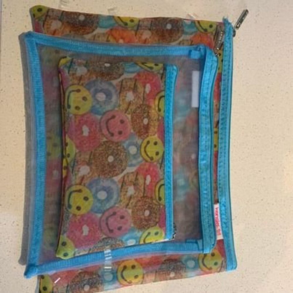 NEW Kensie Girl 3 Piece Mesh Travel Pouches Make-Up Bag Cosmetic SMILEY FACES
